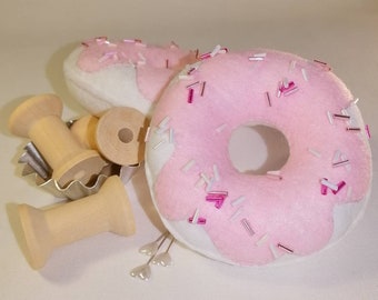 Nadelkissen Donut Nähkissen 'Erdbeersahne' in Weiß/Rosa