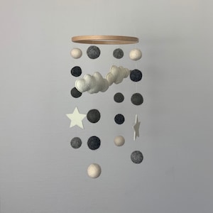 Mobile Baby with felt clouds grey cream Babymobile Mobile Nursery Crib Decoration Gift Pregnant Birth Baby Shower