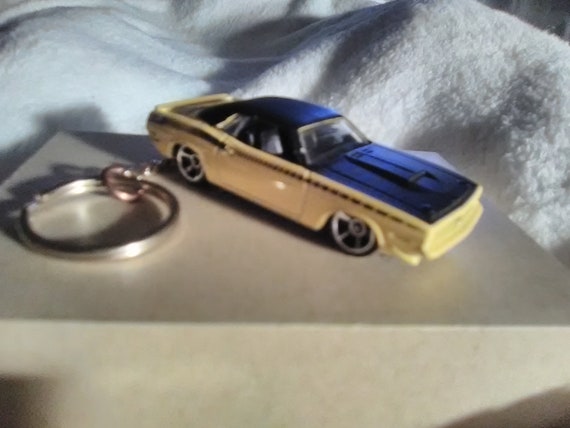 Custom Keychain 1970 Plymouth Sat Cuda Yellow