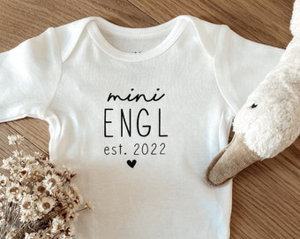 Baby Body personalisiert mit Familienname & Geburtsjahr