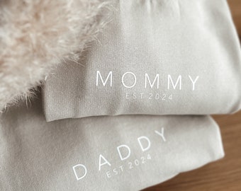 DADDY MOMMY sweater, personalized with year, beige/sand, unisex