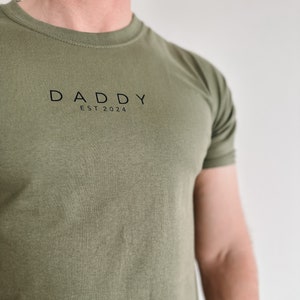 DADDY Shirt personalized with year olive green, size S image 1