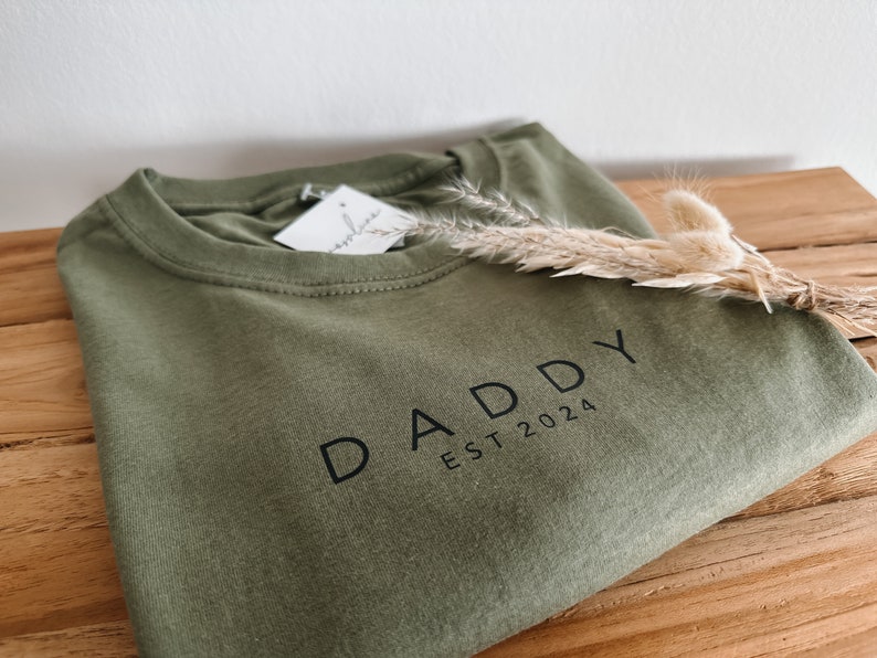 DADDY Shirt personalized with year olive green, size S image 2