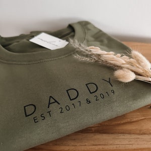 DADDY Shirt personalized with year olive green, size S image 5