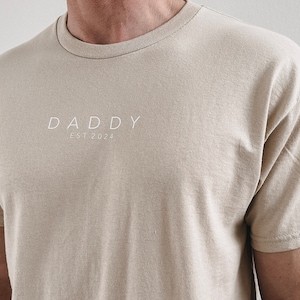 DADDY Shirt | personalized with year | beige