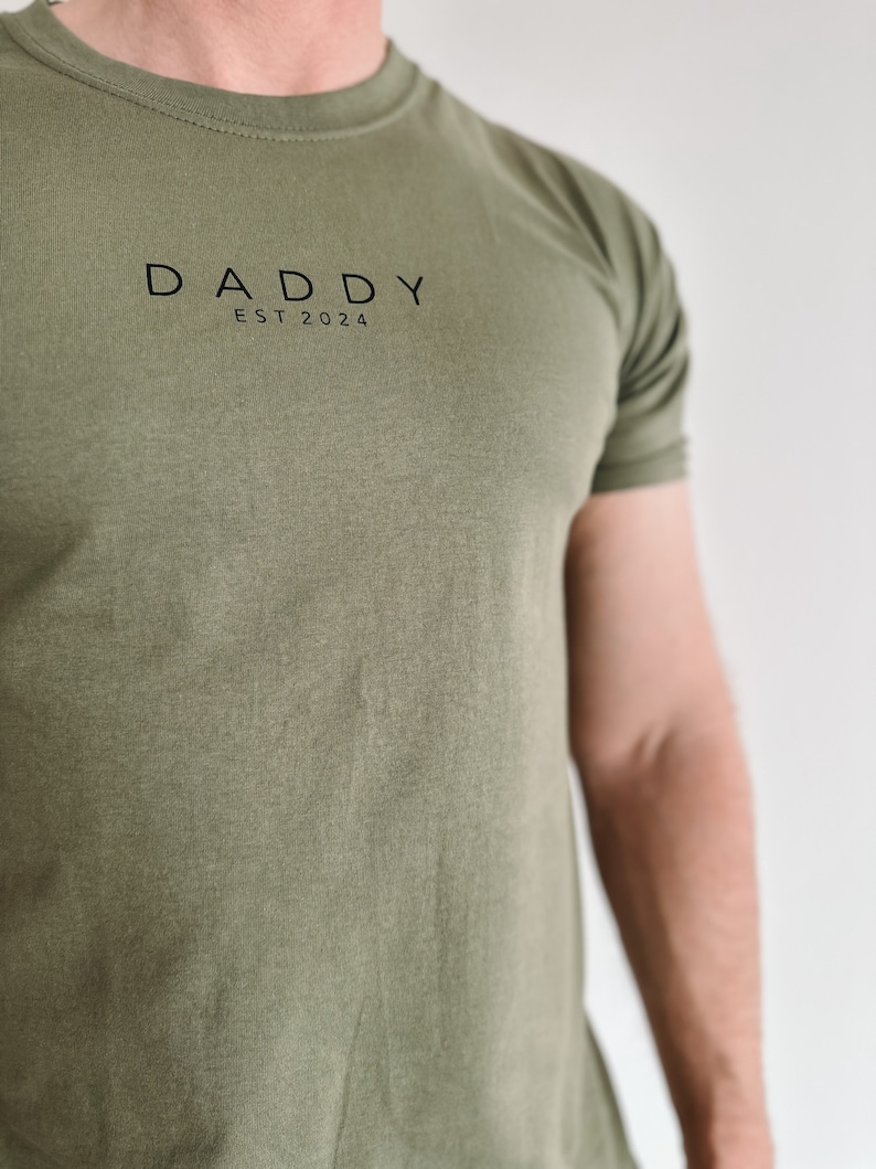 DADDY Shirt personalized with year olive green, size S image 1