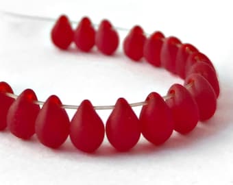 50 o 200 cuentas diminutas de cristal checo en forma de lágrima, color rojo mate, para manualidades, de 5 mm x 7 mm