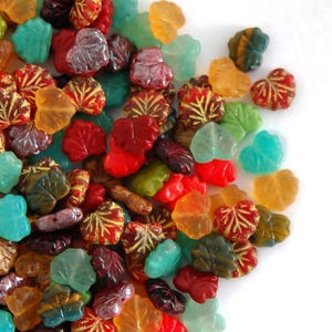 20 oder 100 Stück Herbstfarben Ahornblatt Perlen Tschechische Perlen für die Schmuckherstellung 11 mm X 13 mm