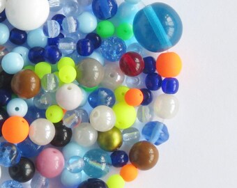 40 g (ca 1 1/5 oz) glaspärlmix rund tjeckisk glas