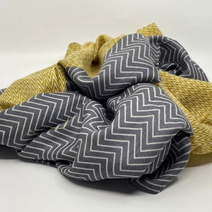 Fine cashmere scarf with zigzag pattern in different colors!