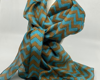 Fashionable silk scarf