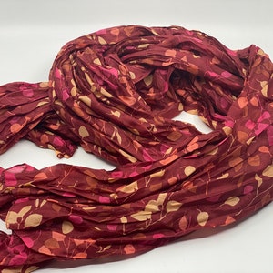 Beautiful, large silk scarf with floral print in 2 color combinations