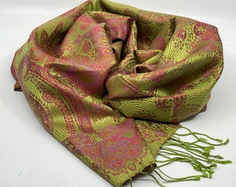 May green dream: fashionable silk scarf