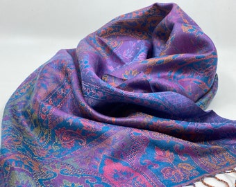 Fashionable silk scarf