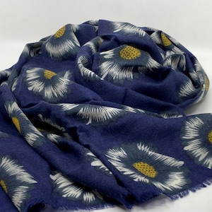 Lightweight cashmere scarf