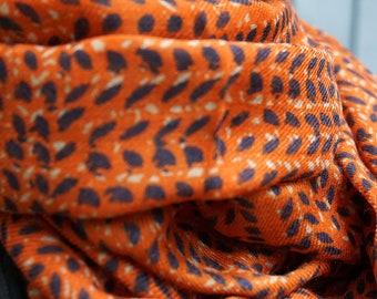 Cashmere scarf in rust