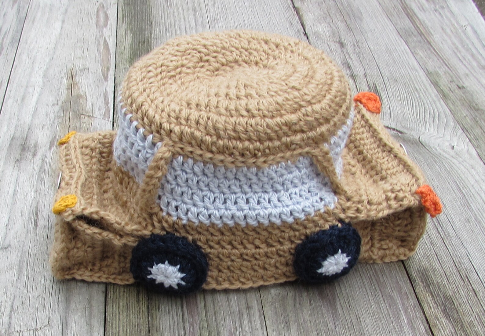 Lustiger Klopapierhut Gehäkelt - Braun-weiß Gestreift Mit Bommel Für Bad-Deko Oder Auto