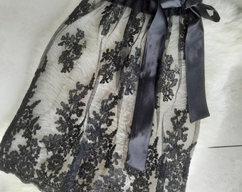 Delantal Dirndl de encaje negro