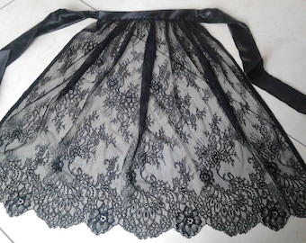 Delantal Dirndl de encaje negro
