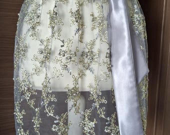 Delantal Dirndl con encaje dorado y plateado