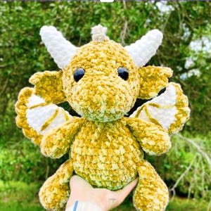 Dragon plushie crochet pattern. Andarna and Tairn buddies