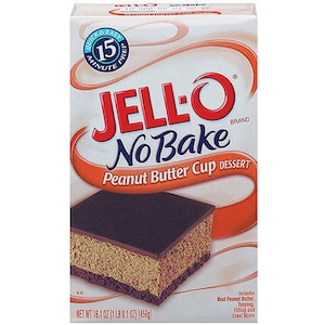 Könnte beinhalten: Eine Schachtel Jell-O No Bake Peanut Butter Cup Dessert-Mix. Die Schachtel ist orange und weiß mit einem Bild eines Erdnussbutter-Torten-Desserts. Auf der Schachtel steht "Schnell & Einfach 15 Minuten Zubereitung" und "Enthält echte Erdnussbutter, Topping, Füllung und Kruste-Mix".