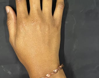 Twisted Copper Energy Cuff – Spiral Flow Bracelet for Grounding & Vitality