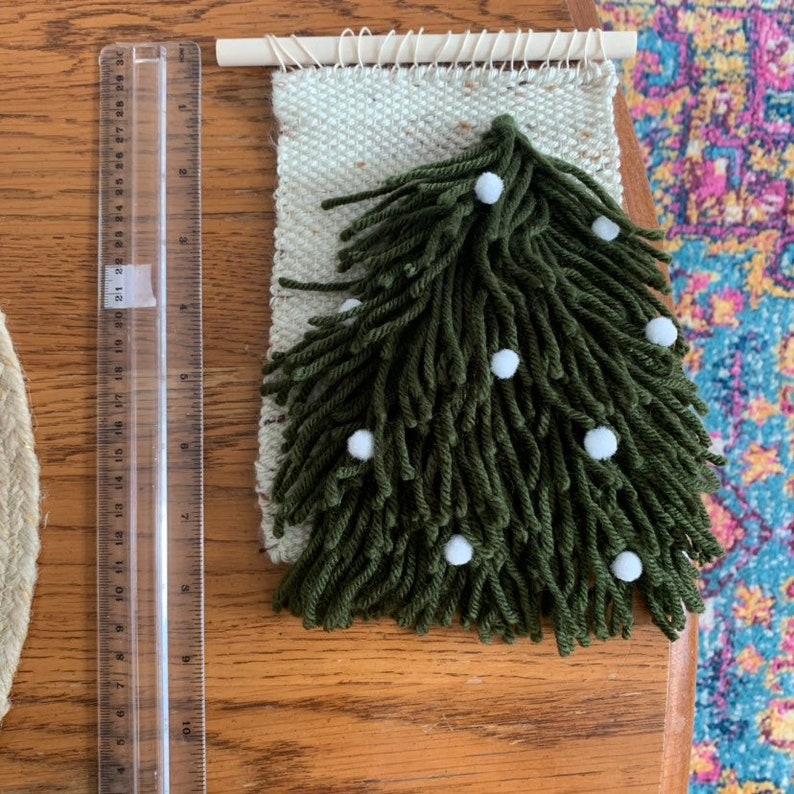 Mini Bohemian Christmas Tree Wall Hanging w green /& beige yarn