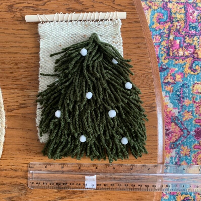 Mini Bohemian Christmas Tree Wall Hanging w green /& beige yarn