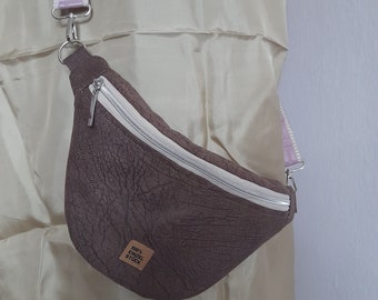 Crossbody bag brown faux leather pink