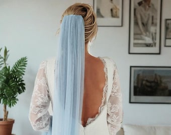 Niebieski welon ślubny