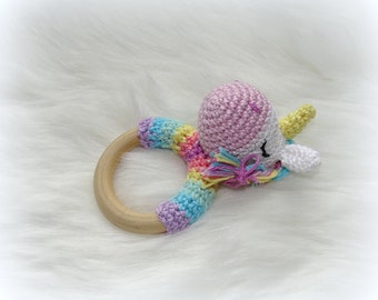 Gehäkelter Greifling groß Babyrassel Einhorn rosa weiß Regenbogen