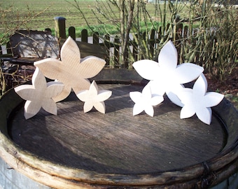 Flower, "curved" blossom, natural or white, 3 sizes