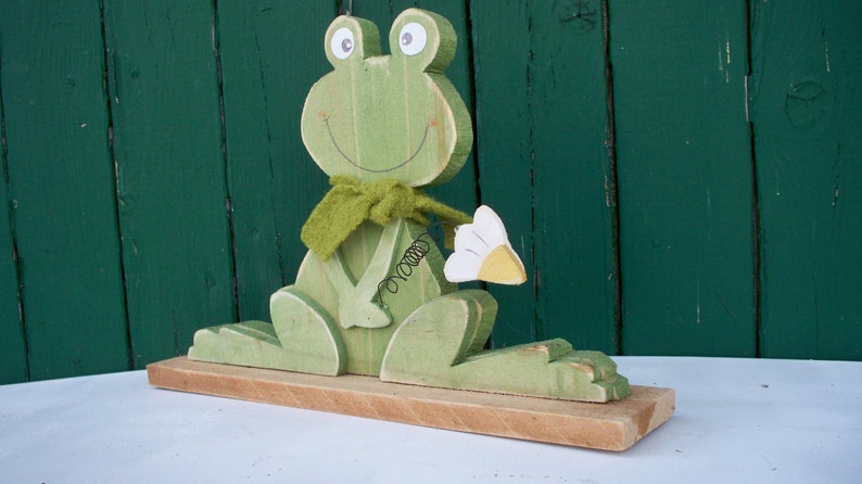 Frog with flower