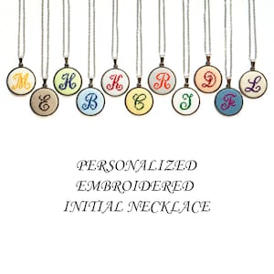 Collar inicial bordado personalizado Regalo colgante de letra cursiva mayúscula para novia