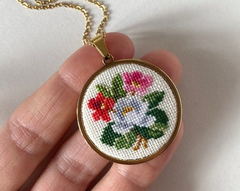Embroidered wildflower necklace for women Mom birthday gift from daughter son Delicate flower pendant mother in law gift from daughter