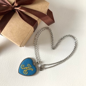 Ucrania colores corazón inicial collar colgante joyería hecha a mano regalos ucranianos para el mejor amigo amarillo azul carta personalizada collar para mujeres