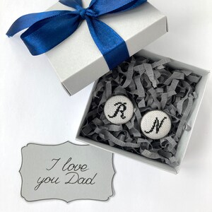 Te amo papá Gemelos iniciales personalizados bordados Regalo de cumpleaños de papá sentimental de hija o hijo Gemelos de letras personalizados para hombres