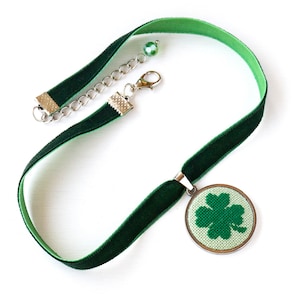 Green velvet clover choker Lucky four leaf clover necklace for women Shamrock necklace good luck jewelry gift for best friend female