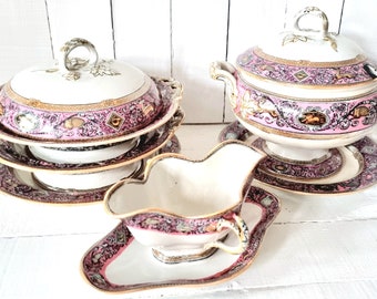 Antiek Minton Biedermeier servies met bosdieren, herten, wilde zwijnen en fruit; roze kroonluchter, Renaissance stijl, Empire stijl, acanthus
