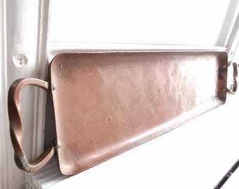 Vintage koperen dienblad met gedraaide handgrepen, lepelhouder, keukenhulpje, badkamer, keuken, sieradenschaaltje, gastenzeepjes, antiek koperen dienblad, loft, landelijke huisdecoratie