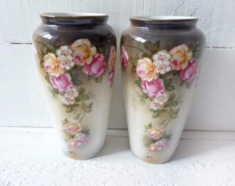 Paar Art Nouveau handbeschilderde schouwvazen met rozenpatroon, antieke bloemenvazen, rozen, beige, roze, geel, porseleinen vazenset, cottagetuingeschenk