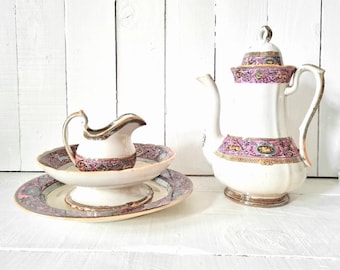 Antieke taartenset, Minton Renaissance-stijl, kroonluchterdecoratie, bosdieren, hert, kan, dienblad met etagère, roze rand, serveerschaal, kerstvakantie