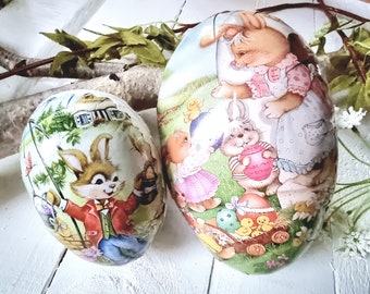 Vintage paaseierdecoraties van papier-maché, kartonnen eiervullers met kleurrijke konijntjes, voor paasnestjes, babykonijntjes, konijnenfamilie, harmonieuze paaseieren in landelijke stijl.
