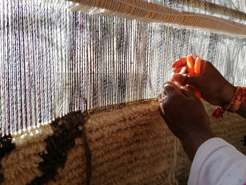 LAMALVE Berber Maroccan carpet, traditional loom, naturally colored, Marokko Teppich fair and handmade cooperative image 9