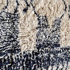 Tapis berbère ethnique tissé à la main en laine. Un menuisier bohème et rustique chic pour tous les coins : une seule unité image 8