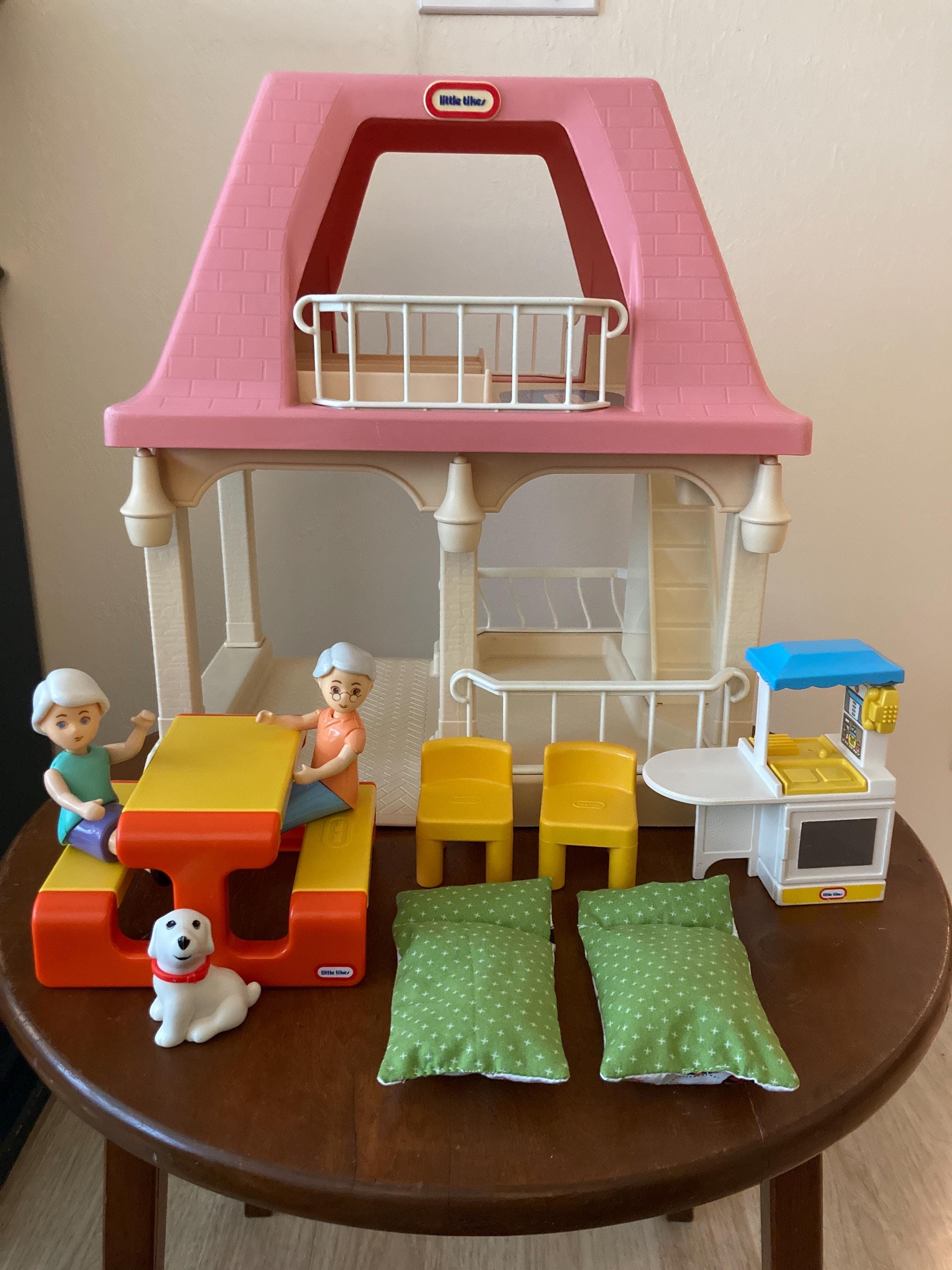 Dollhouse Kitchen Tiny Tikes Table And Chairs Little Tikes Kitchen