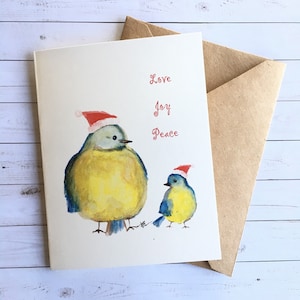 Tarjeta navideña con alegría, amor y paz. Tarjeta navideña con animales. Tarjeta navideña con carboneros. Tarjeta navideña con feliz Navidad. Tarjeta de boutique. Lindas tarjetas navideñas con pájaros gordos.