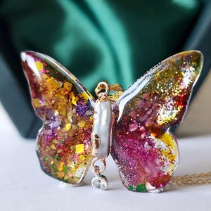 Butterfly necklace mother of pearl shell flakes bio organic resin real pearl jewelry birthday gift for her handmade butterfly necklace