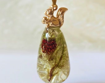 real plant necklace woodland necklace in bio organic resin Natural plants wild strawberry squirrel pendant Birthday gift for her handmade